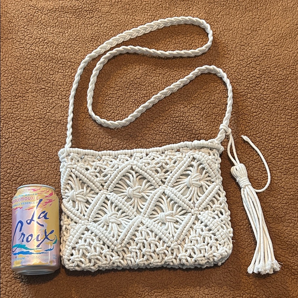 Elegant White Macrame Shoulder Bag - Picture 2 of 10